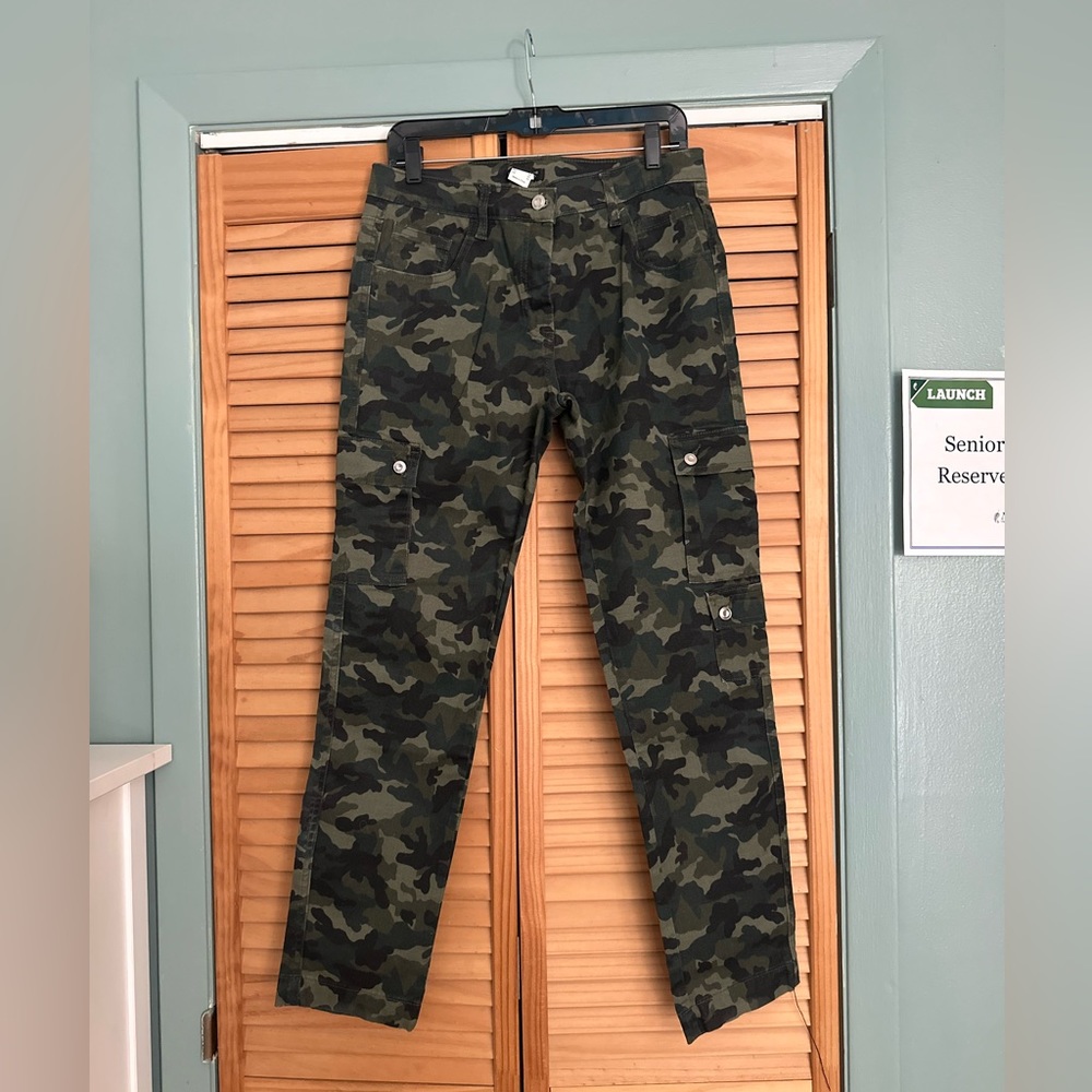 Venus camo design utility pants